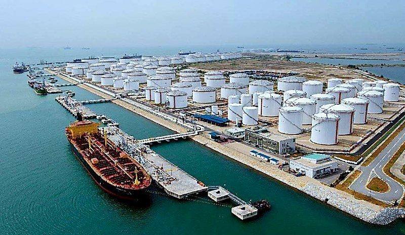 Oil terminal with tanker vessel and storage tanks
